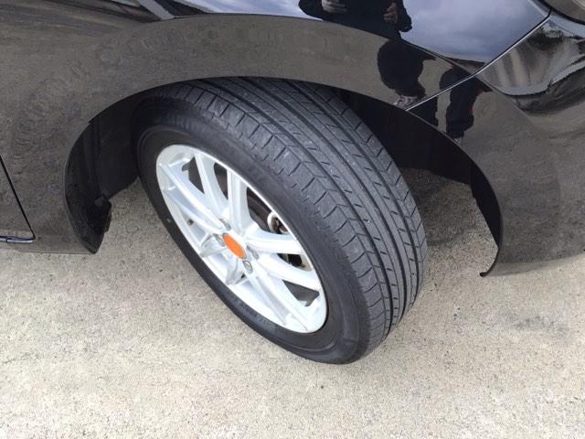 フィット ｅ：ＨＥＶホーム　ＬＥＤ・フルセグ・メモリナビ・バックカメラ・社外ＡＷ・ホンダＣＯＮＮＥＣＴ　前後誤発進抑制機能　クリソナ　助手席エアバッグ　運転席エアバッグ　ＬＥＤライト　ＵＳＢ接続　ＡＢＳ　サイドエアバッグ　ＶＳＡ（3枚目）