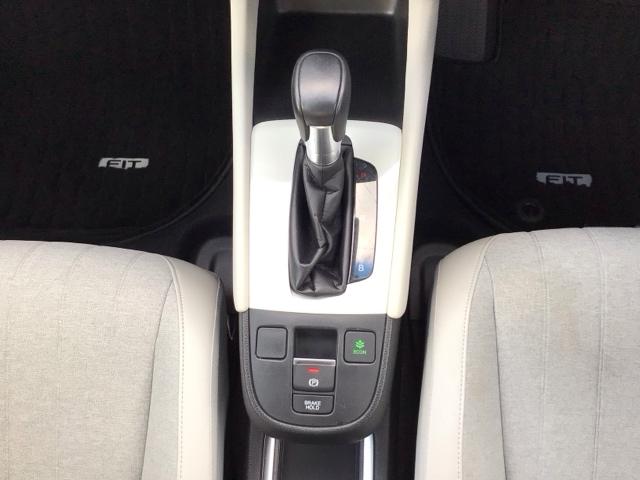 フィット ｅ：ＨＥＶホーム　ＬＥＤ・フルセグ・メモリナビ・バックカメラ・社外ＡＷ・ホンダＣＯＮＮＥＣＴ　前後誤発進抑制機能　クリソナ　助手席エアバッグ　運転席エアバッグ　ＬＥＤライト　ＵＳＢ接続　ＡＢＳ　サイドエアバッグ　ＶＳＡ（14枚目）