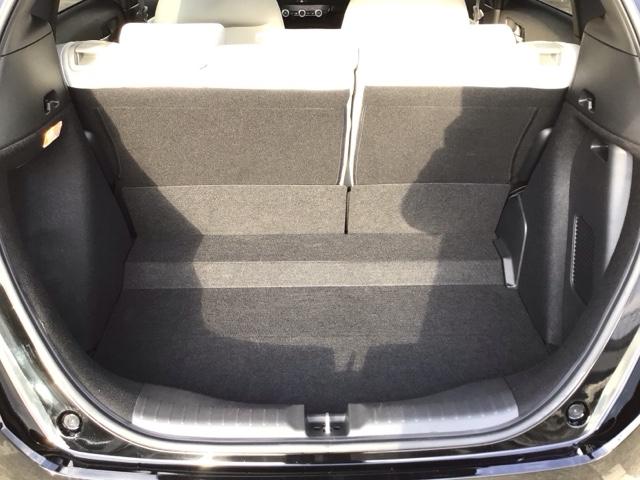 フィット ｅ：ＨＥＶホーム　ＬＥＤ・フルセグ・メモリナビ・バックカメラ・社外ＡＷ・ホンダＣＯＮＮＥＣＴ　前後誤発進抑制機能　クリソナ　助手席エアバッグ　運転席エアバッグ　ＬＥＤライト　ＵＳＢ接続　ＡＢＳ　サイドエアバッグ　ＶＳＡ（30枚目）