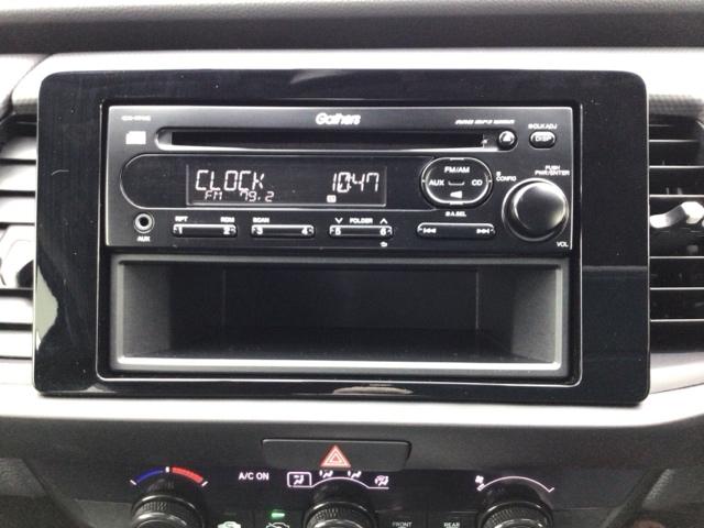 フィット ベーシック　デモカーＵＰ・ＣＤチューナー・スマートキー・マニュアルエアコン・ＥＴＣ　コーナーセンサー　横滑防止装置　オートエアコン　パワーウインドウ　盗難防止システム　オートクルーズコントロール　ＡＢＳ（5枚目）