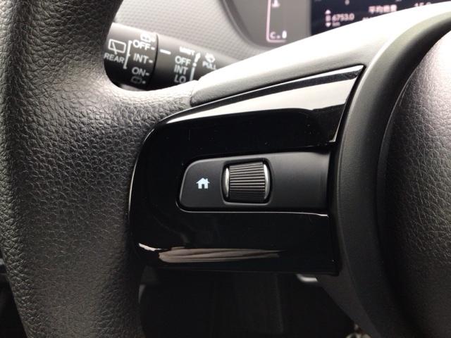 フィット ベーシック　デモカーＵＰ・ＣＤチューナー・スマートキー・マニュアルエアコン・ＥＴＣ　コーナーセンサー　横滑防止装置　オートエアコン　パワーウインドウ　盗難防止システム　オートクルーズコントロール　ＡＢＳ（10枚目）