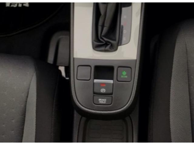 フィット ベーシック　デモカーＵＰ・ＣＤチューナー・スマートキー・マニュアルエアコン・ＥＴＣ　コーナーセンサー　横滑防止装置　オートエアコン　パワーウインドウ　盗難防止システム　オートクルーズコントロール　ＡＢＳ（16枚目）