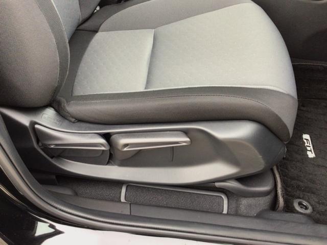 フィット ベーシック　デモカーＵＰ・ＣＤチューナー・スマートキー・マニュアルエアコン・ＥＴＣ　コーナーセンサー　横滑防止装置　オートエアコン　パワーウインドウ　盗難防止システム　オートクルーズコントロール　ＡＢＳ（22枚目）