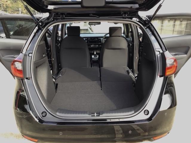 フィット ベーシック　デモカーＵＰ・ＣＤチューナー・スマートキー・マニュアルエアコン・ＥＴＣ　コーナーセンサー　横滑防止装置　オートエアコン　パワーウインドウ　盗難防止システム　オートクルーズコントロール　ＡＢＳ（26枚目）