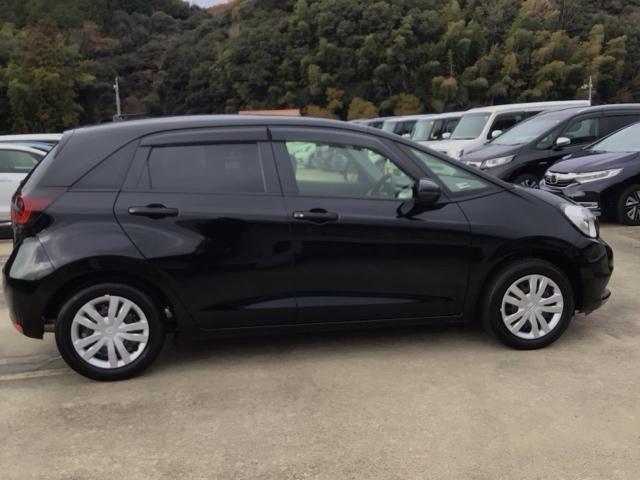 フィット ベーシック　デモカーＵＰ・ＣＤチューナー・スマートキー・マニュアルエアコン・ＥＴＣ　コーナーセンサー　横滑防止装置　オートエアコン　パワーウインドウ　盗難防止システム　オートクルーズコントロール　ＡＢＳ（34枚目）