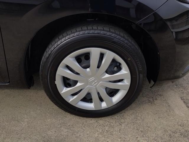 フィット ベーシック　デモカーＵＰ・ＣＤチューナー・スマートキー・マニュアルエアコン・ＥＴＣ　コーナーセンサー　横滑防止装置　オートエアコン　パワーウインドウ　盗難防止システム　オートクルーズコントロール　ＡＢＳ（37枚目）