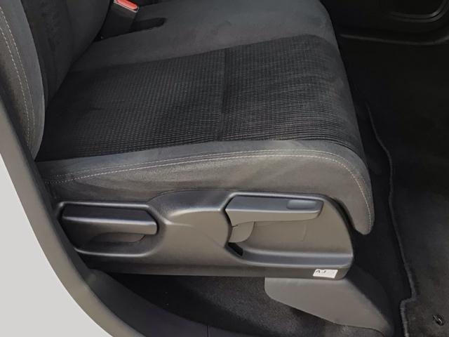 �f�ڂ���Ă���ʐ^�ȊO�����Ă݂����A�Ԃ̏�Ԃ��ڂ������������ȂǁA���C�y�ɂ��₢���킹���������I