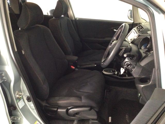 フィットハイブリッド ＲＳ　ＨＩＤ・ワンセグ・メモリナビ・ＤＶＤ・バックカメラ・純正ＡＷ・ＥＣＯスイッチ　盗難防止　Ｂカメ　ワンセグテレビ　パワーウィンドウ　オートクルーズ　キーフリー　ＳＲＳ　ＥＴＣ車載器　エアコン　ナビＴＶ（32枚目）