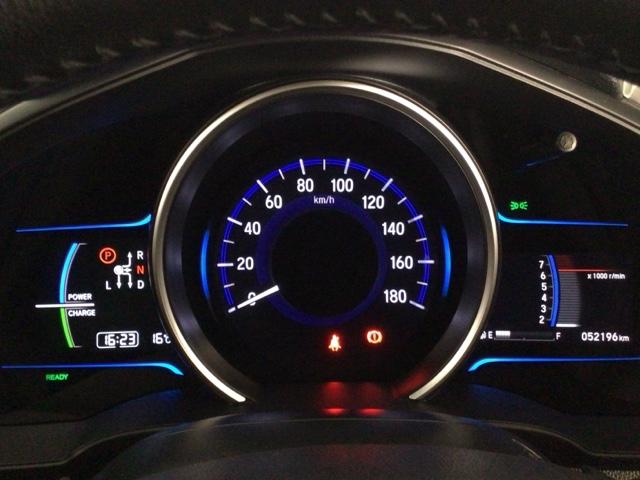 フィットハイブリッド Ｌパッケージ　ＬＥＤ・フルセグ・メモリナビ・ＤＶＤ・バックカメラ・ＥＣＯＮスイッチ・ＥＴＣ　ナビ＆ＴＶ　地デジフルセグＴＶ　サイドエアバック　ＤＶＤ再生　オートクルーズコントロール　イモビライザー　ＥＳＣ　ＡＢＳ（12枚目）