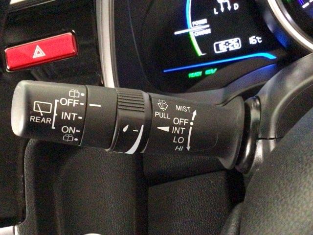 フィットハイブリッド Ｌパッケージ　ＬＥＤ・フルセグ・メモリナビ・ＤＶＤ・バックカメラ・ＥＣＯＮスイッチ・ＥＴＣ　ナビ＆ＴＶ　地デジフルセグＴＶ　サイドエアバック　ＤＶＤ再生　オートクルーズコントロール　イモビライザー　ＥＳＣ　ＡＢＳ（16枚目）