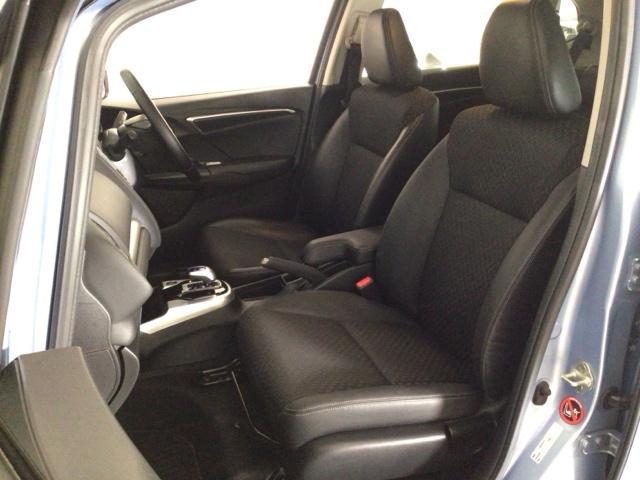 フィットハイブリッド Ｌパッケージ　ＬＥＤ・フルセグ・メモリナビ・ＤＶＤ・バックカメラ・ＥＣＯＮスイッチ・ＥＴＣ　ナビ＆ＴＶ　地デジフルセグＴＶ　サイドエアバック　ＤＶＤ再生　オートクルーズコントロール　イモビライザー　ＥＳＣ　ＡＢＳ（30枚目）