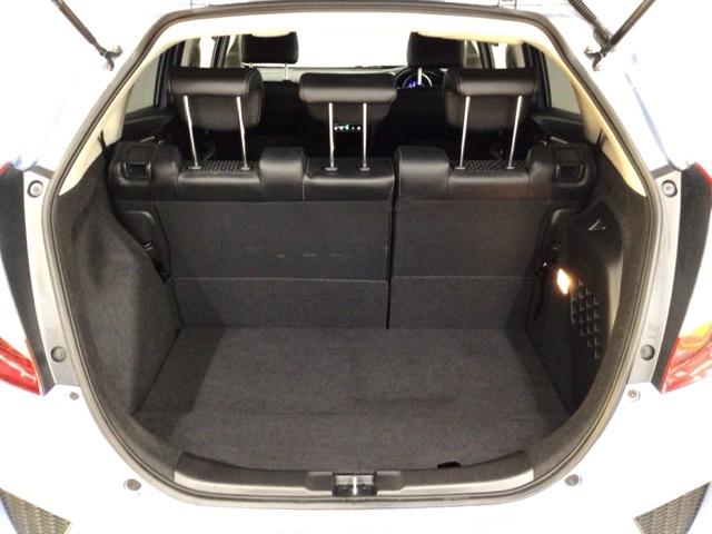 フィットハイブリッド Ｌパッケージ　ＬＥＤ・フルセグ・メモリナビ・ＤＶＤ・バックカメラ・ＥＣＯＮスイッチ・ＥＴＣ　ナビ＆ＴＶ　地デジフルセグＴＶ　サイドエアバック　ＤＶＤ再生　オートクルーズコントロール　イモビライザー　ＥＳＣ　ＡＢＳ（37枚目）