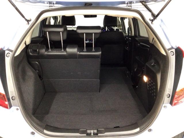 フィットハイブリッド Ｌパッケージ　ＬＥＤ・フルセグ・メモリナビ・ＤＶＤ・バックカメラ・ＥＣＯＮスイッチ・ＥＴＣ　ナビ＆ＴＶ　地デジフルセグＴＶ　サイドエアバック　ＤＶＤ再生　オートクルーズコントロール　イモビライザー　ＥＳＣ　ＡＢＳ（38枚目）