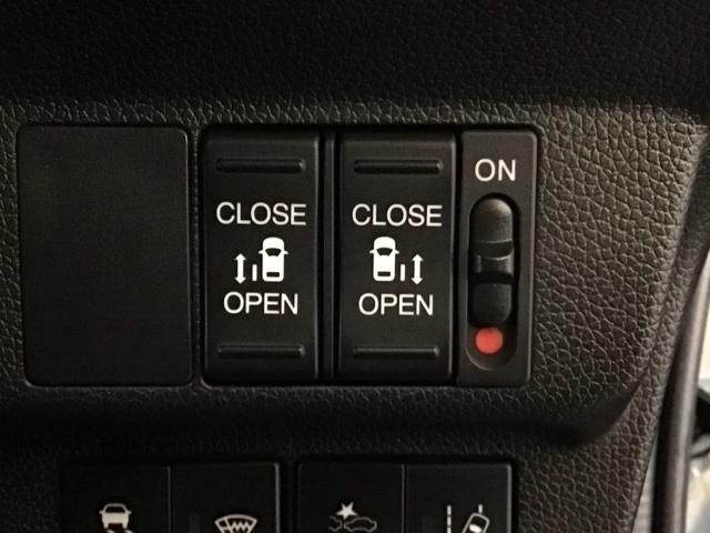 フリード クロスター・ホンダセンシング　ＬＥＤ・フルセグ・メモリナビ・後席モニター・純正ＡＷ・シートヒーター・ＥＴＣ　両ＰＳＤ　地デジ　エアバック　Ｉストップ　ＶＳＡ　リヤカメラ　３列シート　ＤＶＤ再生　ウォークスルー　イモビライザー（10枚目）