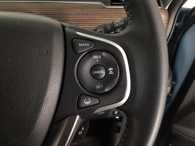 フリード クロスター・ホンダセンシング　ＬＥＤ・フルセグ・メモリナビ・後席モニター・純正ＡＷ・シートヒーター・ＥＴＣ　両ＰＳＤ　地デジ　エアバック　Ｉストップ　ＶＳＡ　リヤカメラ　３列シート　ＤＶＤ再生　ウォークスルー　イモビライザー（15枚目）