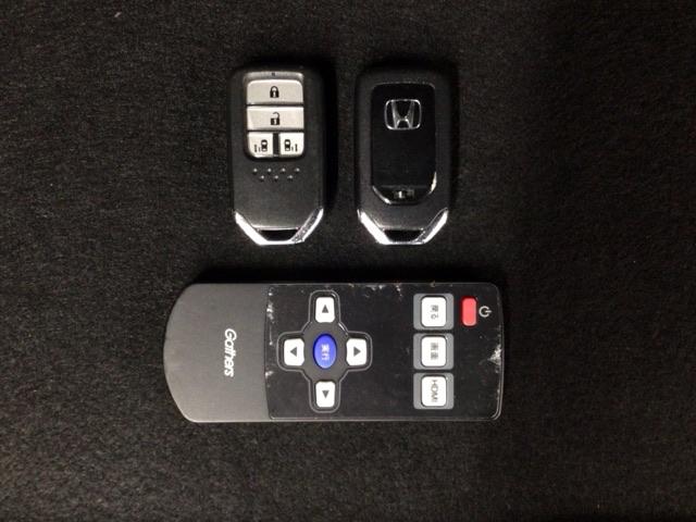 フリード クロスター・ホンダセンシング　ＬＥＤ・フルセグ・メモリナビ・後席モニター・純正ＡＷ・シートヒーター・ＥＴＣ　両ＰＳＤ　地デジ　エアバック　Ｉストップ　ＶＳＡ　リヤカメラ　３列シート　ＤＶＤ再生　ウォークスルー　イモビライザー（29枚目）