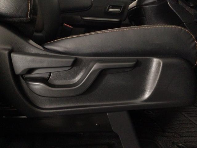 フリード クロスター・ホンダセンシング　ＬＥＤ・フルセグ・メモリナビ・後席モニター・純正ＡＷ・シートヒーター・ＥＴＣ　両ＰＳＤ　地デジ　エアバック　Ｉストップ　ＶＳＡ　リヤカメラ　３列シート　ＤＶＤ再生　ウォークスルー　イモビライザー（34枚目）