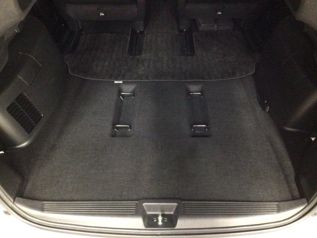 フリード クロスター・ホンダセンシング　ＬＥＤ・フルセグ・メモリナビ・後席モニター・純正ＡＷ・シートヒーター・ＥＴＣ　両ＰＳＤ　地デジ　エアバック　Ｉストップ　ＶＳＡ　リヤカメラ　３列シート　ＤＶＤ再生　ウォークスルー　イモビライザー（40枚目）