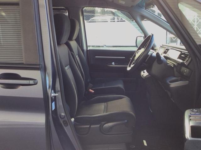 �y�O�ȁz�̂��ݍ��ނ悤�Ȍ`��Ńz�[���h���̂���t�����g�V�[�g�B��������Ǝx���Ă����̂Œ����Ԃ̉^�]�����K�ɃT�|�[�g���Ă���܂��B������񑫌���������肵�Ă܂��̂ł����났���������܂���