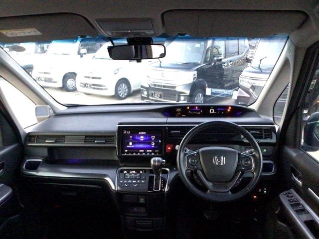 ステップワゴンスパーダ スパーダ・クールスピリットホンダセンシング　ＬＥＤ・フルセグ・メモリナビ・バックカメラ・純正ＡＷ・シートヒーター・ＥＴＣ　サイドエアバック　スマートキ　左右電動スライドドア　バックモニタ　地ＴＶ　ナビ＆ＴＶ　三列シート　ＵＳＢ　助手席エアバッグ（4枚目）