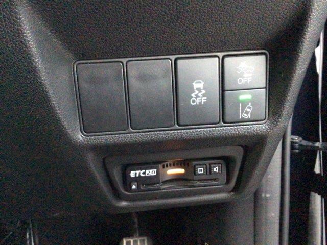 ステップワゴンスパーダ スパーダ・クールスピリットホンダセンシング　ＬＥＤ・フルセグ・メモリナビ・バックカメラ・純正ＡＷ・シートヒーター・ＥＴＣ　サイドエアバック　スマートキ　左右電動スライドドア　バックモニタ　地ＴＶ　ナビ＆ＴＶ　三列シート　ＵＳＢ　助手席エアバッグ（9枚目）