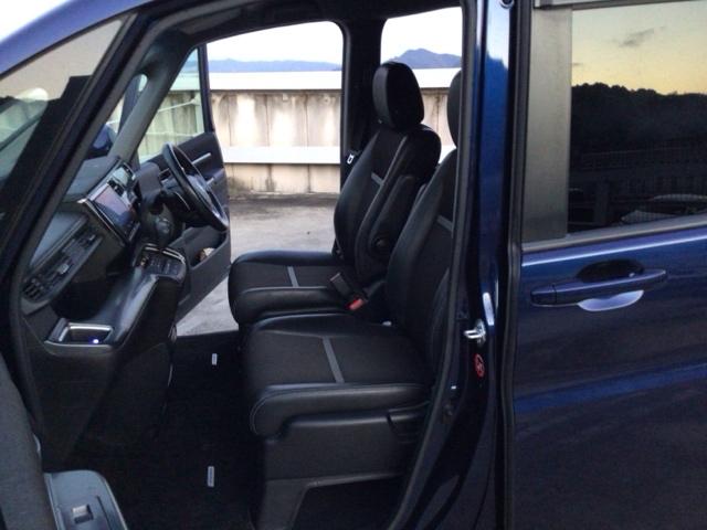 ステップワゴンスパーダ スパーダ・クールスピリットホンダセンシング　ＬＥＤ・フルセグ・メモリナビ・バックカメラ・純正ＡＷ・シートヒーター・ＥＴＣ　サイドエアバック　スマートキ　左右電動スライドドア　バックモニタ　地ＴＶ　ナビ＆ＴＶ　三列シート　ＵＳＢ　助手席エアバッグ（26枚目）