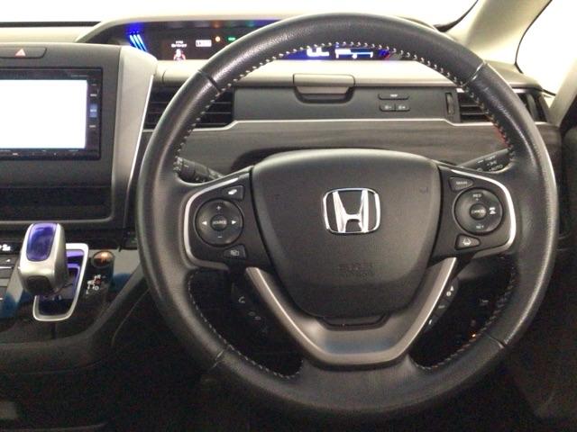 フリードハイブリッド ハイブリッド・EX LED・フルセグ・メモリナビ・バックカメラ・純正AW・シートヒーター・ETC 地デジフルセグTV シ-トヒ-タ- リヤカメラ LEDライト フルオートエアコン ABS DVD再生可 ウォークスルー(13枚目)