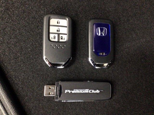 フリードハイブリッド ハイブリッド・EX LED・フルセグ・メモリナビ・バックカメラ・純正AW・シートヒーター・ETC 地デジフルセグTV シ-トヒ-タ- リヤカメラ LEDライト フルオートエアコン ABS DVD再生可 ウォークスルー(33枚目)