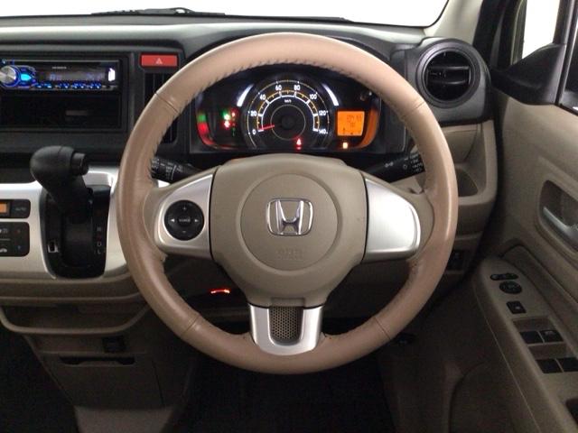 �h���C�o�[�̕��̓������l���Đ݌v���ꂽ�C���p�l�ł��B�g���₷���Ɠ����ɃX�^�C�����ǋ�����Ă��܂��B