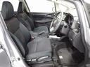 フロントは広々セパレートシート、運転席は、高さを調整できるハイトアジャスター付きです。