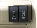 充電用ＵＳＢジャックを２個装備！ｉＰｈｏｎｅはもちろん少しアンペアが高めのｉＰａｄも充電することが出来ます（運転しながら充電できます）