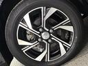 【アルミホイール】純正アルミホイール装備！足元を際立たせ、軽快な走りを演出します！印象もアップし、スタイルも引き締まります！スポーティーさの中にラグジュアリーを感じさせるデザインですね♪