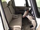 【前席】充分な広さを確保した、快適な前席！インテリアカラーも落ち着いたお色です♪センターアームレストも付いて、リラックスした姿勢で運転していただけます♪