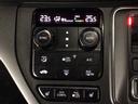 【左右独立オートエアコン】左右席で独立温度コントロールが可能です。運転席はキンキンに冷やして助手席はマイルドにと言った設定が可能です☆暑さ寒さでケンカすることもなくなりますね♪