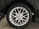 【アルミホイール】純正アルミホイール装備!足元を際立たせ、軽快な走りを演出します!印象もアップし、スタイルも引き締まります!スポーティーさの中にラグジュアリーを感じさせるデザインですね♪