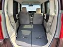 シートを倒すとフラットな荷室が広がり、自転車なども積載可能なスペースが広がります。