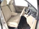 【前席】充分な広さを確保した、快適な前席！インテリアカラーも落ち着いたお色です♪センターアームレストも付いて、リラックスした姿勢で運転していただけます♪