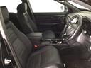 【前席】体を包み込むような形状でホールド感のあるフロントシート。しっかりと支えてくれるので長時間の運転を快適にサポートしてくれます。もちろん足元もゆったりしてますのでおくつろぎいただけます♪