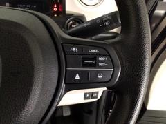 【アダプティブ・クルーズ・コントロール】予め設定した車速内でクルマが自動的に加減速。前走車との適切な車間距離を維持しながら追従走行し、高速道路でのドライバーの疲労を軽減してくれる嬉しい機能付♪ 6