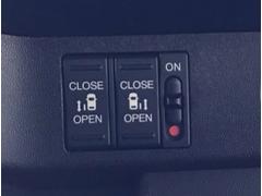 ��ξ¦�ѥ���饤�ɥɥ���ξ¦���ѥ���饤�ɥɥ��ˤʤäƤ��ꡢ��ž�ʤΥ����å��䥹�ޡ��ȥ����ǤⳫ�Ĥ���ǽ�Ǥ����������⹭���ΤǾ��ߤ��ڡ��� 7