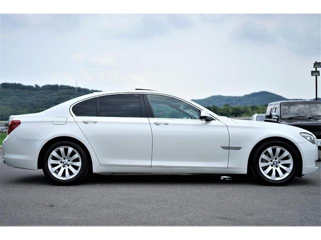 740i ETC・サンルーフ・純正アルミ18インチ・純正ナビ・黒レザーシート・オートライト・フルセグ・バックカメラ・フルセグTV・シートヒーター・パワーシート・シートメモリー機能・ウッドパネル・ソナーセンサー(24枚目)