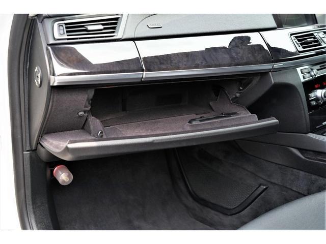 740i ETC・サンルーフ・純正アルミ18インチ・純正ナビ・黒レザーシート・オートライト・フルセグ・バックカメラ・フルセグTV・シートヒーター・パワーシート・シートメモリー機能・ウッドパネル・ソナーセンサー(54枚目)