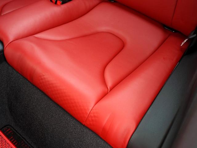 ＴＴクーペ １．８ＴＦＳＩ　後期モデル・赤革シート・パワーシート・シートヒーター・バックカメラ・カーボン調リップ・純正ナビ・ＴＶ・Ｂｌｕｅｔｏｏｔｈ・ＥＴＣ・オートライト・パドルシフト・可変リアウイング・赤ディフューザー（50枚目）