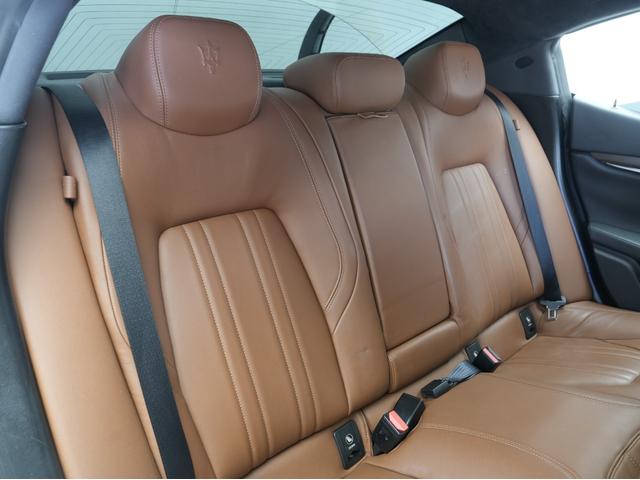 ギブリ ベースグレード 茶本革シート・サンルーフ・21inchアルミホイール・可変バルブ・ダウンサス・スモークテールレンズ・純正ナビ・フルセグTV・Bluetooth・バックカメラ・社外ドラレコ・ETC・オートライト(11枚目)