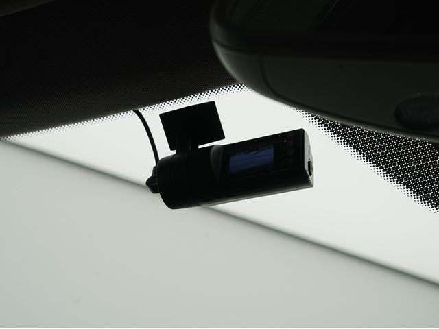 Cクラス C200 CGIブルーエフィシェンシー 黒本革シート・純正ナビ・フルセグTV・ドライブレコーダー・シートヒーター・バックカメラ・シートメモリー・パワーシート・クルーズコントロール・電動格納ミラー・ステアリング電動チルト・ステアリングスイッチ(7枚目)