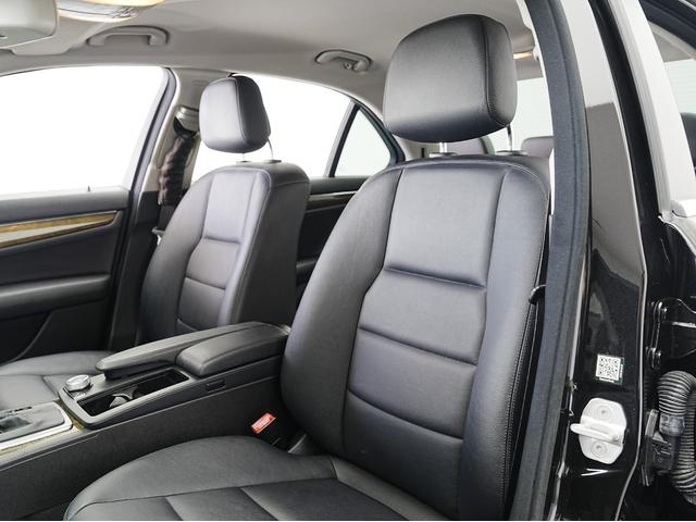 Cクラス C200 CGIブルーエフィシェンシー 黒本革シート・純正ナビ・フルセグTV・ドライブレコーダー・シートヒーター・バックカメラ・シートメモリー・パワーシート・クルーズコントロール・電動格納ミラー・ステアリング電動チルト・ステアリングスイッチ(43枚目)