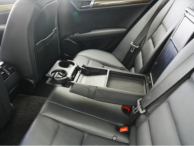 Cクラス C200 CGIブルーエフィシェンシー 黒本革シート・純正ナビ・フルセグTV・ドライブレコーダー・シートヒーター・バックカメラ・シートメモリー・パワーシート・クルーズコントロール・電動格納ミラー・ステアリング電動チルト・ステアリングスイッチ(49枚目)