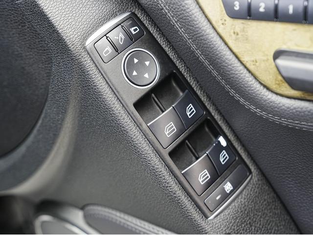 Cクラス C200 CGIブルーエフィシェンシー 黒本革シート・純正ナビ・フルセグTV・ドライブレコーダー・シートヒーター・バックカメラ・シートメモリー・パワーシート・クルーズコントロール・電動格納ミラー・ステアリング電動チルト・ステアリングスイッチ(50枚目)