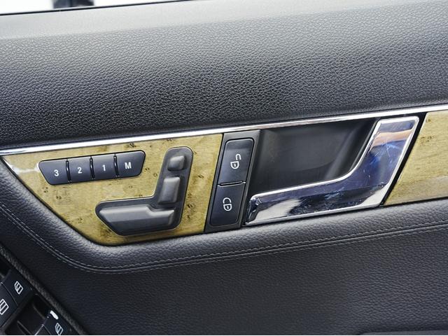 Cクラス C200 CGIブルーエフィシェンシー 黒本革シート・純正ナビ・フルセグTV・ドライブレコーダー・シートヒーター・バックカメラ・シートメモリー・パワーシート・クルーズコントロール・電動格納ミラー・ステアリング電動チルト・ステアリングスイッチ(51枚目)