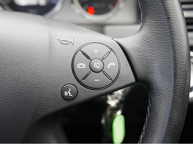 Cクラス C200 CGIブルーエフィシェンシー 黒本革シート・純正ナビ・フルセグTV・ドライブレコーダー・シートヒーター・バックカメラ・シートメモリー・パワーシート・クルーズコントロール・電動格納ミラー・ステアリング電動チルト・ステアリングスイッチ(54枚目)